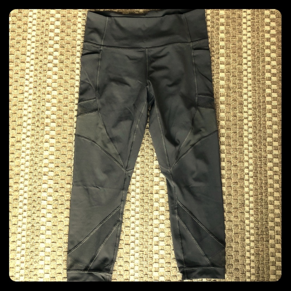 Lululemon cropped legging with mesh panels size 10
